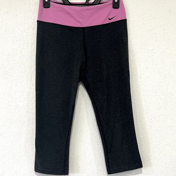 Nike Women’s Black and Pink Dri Fit Capris Size Small - Picture 1 of 5